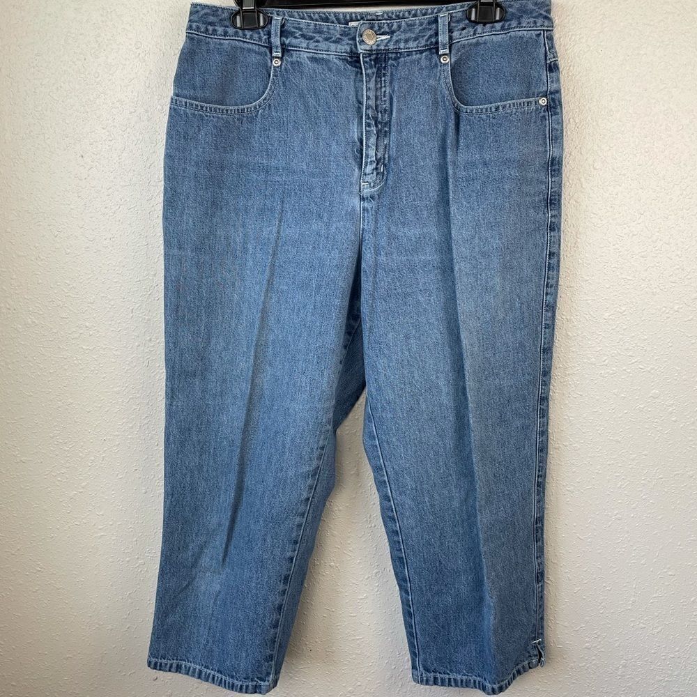 Geoffrey Beene Sport Womens Cropped Blue Jeans EUC